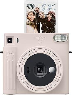 Appareil photo instantané fujifilm instax square sq1 - blanc craie (16670522). DIAYTAR COTE D'IVOIRE est une plateforme de e-commerce qui met à disposition de ses clients une grande sélection de produits de qualité, avec des descriptions détaillées et des images de haute qualité. La boutique est accessible 24h/24 et 7j/7, permettant aux clients de faire des achats à tout moment.