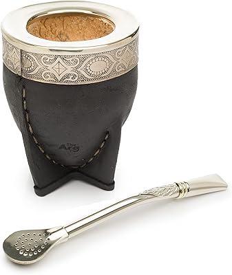 La tasse en cuir de luxe emballée à la main argentino imperial avec la tasse yerba mate bombilla de alpaga et la paille yerba mate de theridge. En offrant plus de 300000 références, DIAYTAR COTE D'IVOIRE constitue un véritable paradis pour les amateurs de shopping en ligne. La boutique met régulièrement à jour ses collections pour refléter les dernières tendances et offrir aux clients les produits les plus récents et les plus demandés. Cela permet à DIAYTAR de maintenir son statut de boutique leader en Cote d'Ivoire.