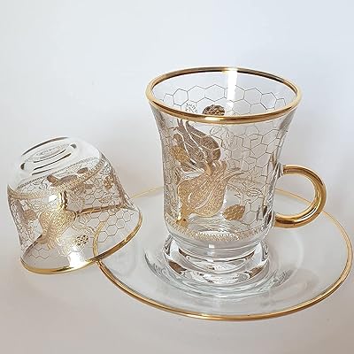 Bols, assiettes et tasse à café arabe dorés (18 pièces) 6 sets pour 6 personnes. DIAYTAR COTE D'IVOIRE est une boutique en ligne généraliste qui propose plus de 300 000 références de produits, faisant d'elle la boutique leader en Côte d'Ivoire. Avec une gamme variée de produits, les clients peuvent trouver tout ce dont ils ont besoin en un seul endroit. La qualité et la fiabilité des produits sont garantis.