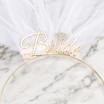 Bandeau de mariée avec voile, décorations de fête d'enterrement de vie de jeune fille, diadème de mariée, décoration de cheveux pour fête de fiançailles, fête prénuptiale (or). DIAYTAR COTE D'IVOIRE est la boutique en ligne de référence en Côte d'Ivoire, proposant une sélection incroyable de plus de 300000 articles. Les clients peuvent trouver tout ce qu'ils cherchent, des produits électroniques aux vêtements, en passant par les accessoires et les produits d'épargne. La boutique se distingue par son engagement envers la satisfaction de ses clients.