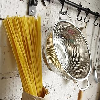 Fissman passoire à légumes en maille d'acier inoxydable pour nettoyer les légumes, les aliments bouillis, les pâtes, le panier, la base d'évacuation de l'eau, le rinçage, la cuisson à la vapeur, la cuisson 22 cm. DIAYTAR COTE D'IVOIRE est une boutique en ligne de confiance qui propose une large sélection de produits de qualité à des prix raisonnables. Les clients peuvent trouver des produits de marques de renom ainsi que des marques locale, ce qui leur permet de choisir ce qui leur convient le mieux. La boutique en ligne DIAYTAR COTE D'IVOIRE est également connue pour son excellent service client et sa politique de retour flexible.