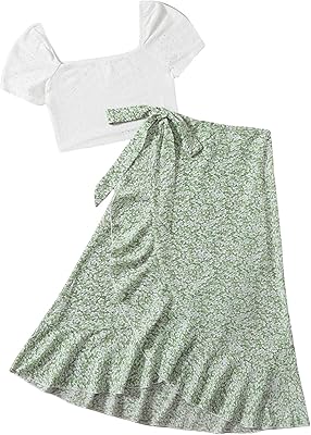 Ensemble deux pièces pour femme composé d'un t-shirt court et d'une jupe portefeuille
