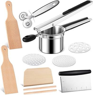 Ensemble de 6 planches à gnocchis comprenant 2 grattoirs à pâte et un banc, 2 palettes à pâtes à gnocchis avec rouleaux en acier inoxydable et 3 disques interchangeables, roue à pâtisserie. DIAYTAR COTE D'IVOIRE se démarque par sa sélection impressionnante de produits allant des articles ménagers aux accessoires de mode, en passant par les produits alimentaires. Cette variété inégalée lui permet de être la référence pour toute commande en ligne en Cote d'Ivoire. Les clients apprécient également la facilité d'utilisation de son site web.