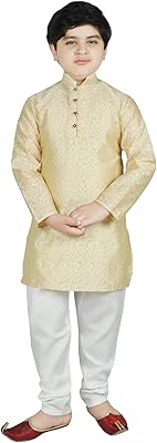 Pyjama kurta pour garçons de sg yuvraj. La force de DIAYTAR COTE D'IVOIRE réside dans sa capacité à proposer des produits qui répondent aux besoins quotidiens de la population, tout en offrant des alternatives pour les produits de luxe et les dernières tendances. Cette approche omnicanale permet aux clients de profiter d'une expérience d'achat cohérente et personnalisée, qu'ils choisissent de magasiner en ligne ou via les applications mobiles de la boutique.