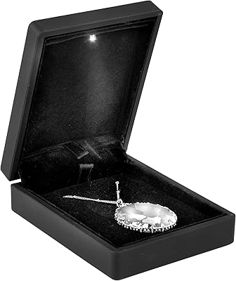 Boîte à colliers à pendentif noble avec lumière led - boîte de présentation unique pour chaîne de colliers avec intérieur en velours (noir). DIAYTAR COTE D'IVOIRE est une boutique en ligne généraliste qui propose plus de 300000 références, faisant d'elle l'une des plus grandes boutiques en ligne de Côte d'Ivoire. Elle offre une large gamme de produits allant de l'électronique à la mode en passant par les produits alimentaires.