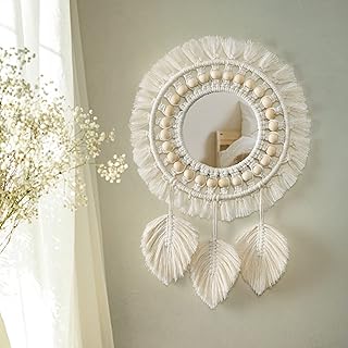 Lomoho miroir mural à franges rondes décoratives en macramé avec perles en bois et pendentif en plumes pour appartement, salon, chambre à coucher, chambre d'enfant (frange de feuilles). En tant que boutique en ligne généraliste, DIAYTAR COTE D'IVOIRE propose une expérience d'achat conviviale et pratique. Avec plus de 300000 références à disposition, les clients peuvent facilement trouver ce qu'ils cherchent. La boutique est également connue pour ses prix compétitifs et sa livraison rapide.