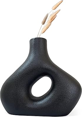 Vase rond noir mat vase en forme de beignet géométrique moderne pour une maison. DIAYTAR COTE D'IVOIRE se démarque par son offre incroyable de plus de 300000 références, satisfaisant ainsi tous les goûts et les budgets. La boutique en ligne est conçue pour offrir une expérience d'achat en ligne sécurisée et pratique. Les clients peuvent profiter de promotions régulières et de réductions exclusives.