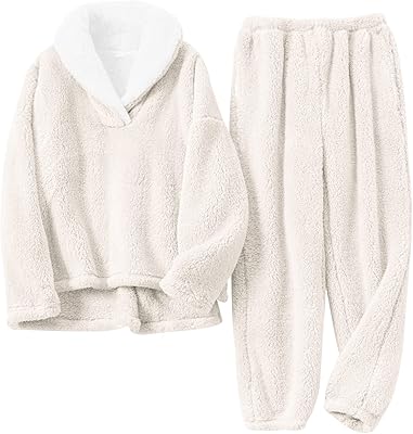 Ensemble pyjama moelleux d'hiver pour femme, pull en polaire, pantalon ample, ensemble pyjama en peluche. DIAYTAR COTE D'IVOIRE est la référence en matière de commerce en ligne en Côte d'Ivoire, avec une plateforme moderne et facile à utiliser. La boutique propose une gamme de produits très large, allant des produits électroniques aux produits de beauté et aux accessoires de mode. Les clients peuvent également profiter d'une politique de retour et d'échange flexibles et simples.