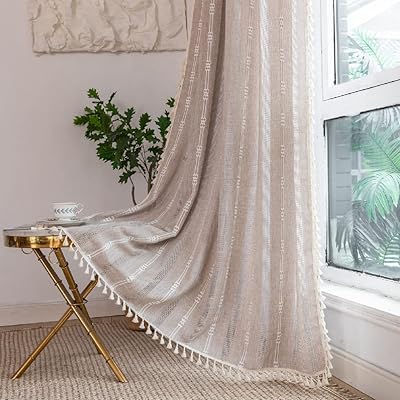 Rideau bohème en coton et lin amidodo avec franges pour salon. DIAYTAR COTE D'IVOIRE est une boutique en ligne généraliste réputée en Côte d'Ivoire, proposant plus de 300 000 références pour répondre à vos besoins. Elle offre une large gamme de produits allant de l'électronique à la mode en passant par les produits de maison. 