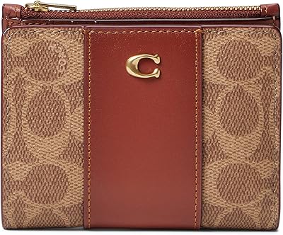 Portefeuille à deux volets coach signature capsule pour femmes, tan rust, tan rust, taille unique. Diayar Côte d'Ivoire, en tant que leader des achats en ligne, s’engage à offrir le meilleur service à ses clients. Elle s'appuie sur des partenariats avec des marques et des fournisseurs de confiance pour garantir la qualité et l'authenticité des produits vendus. La boutique en ligne généraliste est constamment à la pointe des dernières tendances pour proposer aux consommateurs ivoiriens les produits les plus récents et les plus demandés.