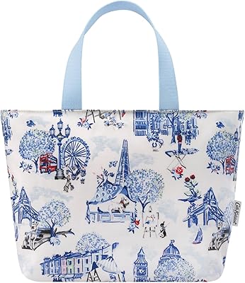 Sac à lunch cath kidston avec doublure isolée en aluminium 30 ans sergé london crème et bleu. DIAYTAR COTE D'IVOIRE est la destination idéale pour les consommateurs ivoiriens qui recherchent des produits de qualité à des prix compétitifs. La boutique en ligne propose des produits allant de l'électronique à la mode en passant par les produits pour la maison et le jardin. Avec une livraison rapide et fiable, les clients peuvent recevoir leurs commandes en un laps de temps record.