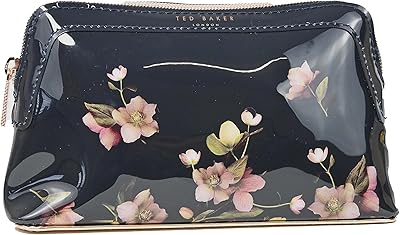 Trousse de maquillage ted baker thyssen arboretum bleu marine, noir, os. Avec plus de 300000 références de produits, DIAYTAR COTE D'IVOIRE est la plus grande boutique en ligne de Côte d'Ivoire. Elle offre une expérience d'achat en ligne sécurisée et fiable, avec des options de paiement flexibles et des délais de livraison rapides. Les clients peuvent également profiter d'un service client personnalisé et réactif.