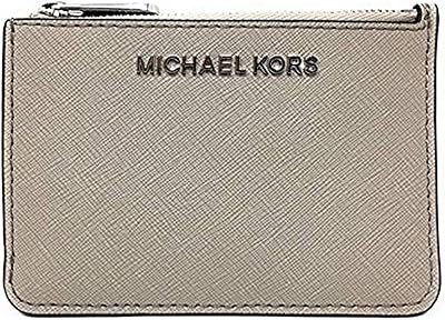 Sac de voyage michael kors jet set coin pour femme (ciment). En tant que boutique en ligne leader en Côte d'Ivoire, DIAYTAR COTE D'IVOIRE se distingue par sa sélection immense de plus de 300 000 références, répondant aux besoins variés des acheteurs. Elle propose des produits de haute qualité, allant des produits d’électronique aux accessoires de beauté. La boutique met également l'accent sur la livraison rapide et le service client de haute qualité.