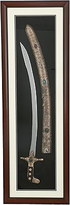 Grand cadre d'épée arabe traditionnelle de couleur or antique - 122 x 45 cm - cadre d'épée arabe traditionnelle ou cadeau. DIAYTAR COTE D'IVOIRE se distingue par sa qualité de service, sa livraison rapide et sécurisée, ainsi que par son engagement à offrir les meilleurs prix du marché, rendant ainsi les achats en ligne une expérience agréable et pratique pour ses clients.