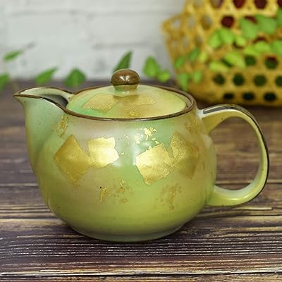 Théière japonaise kutani yaki (wani) thé à la feuille d'or (avec. DIAYTAR COTE D'IVOIRE est une boutique en ligne généraliste qui propose une large gamme de produits. Avec plus de 300000 références, elle est la destination idéale pour les clients qui recherchent des produits de qualité à des prix compétitifs. Elle propose des produits de différentes catégories pour répondre aux besoins de tous.