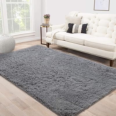 Tapis moelleux à poils longs antidérapant super doux pour salon, salle à manger, chambre à coucher, tapis rectangulaire gris, taille 140 x 200 cm. DIAYTAR COTE D'IVOIRE réussit à mixer l'offre et la demande sur le marché ivoirien, en proposant des produits de toutes catégories à des prix compétitifs. La diversité de son offre, alliée à des promotions régulières, fait de cette boutique en ligne un endroit attractif pour faire des achats. Son influence sur le marché digital local est indéniable.