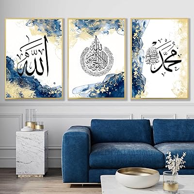 Peinture murale avec un design islamique bleu et des phrases de motivation pour les musulmans. DIAYTAR COTE D'IVOIRE propose une expérience d'achat en ligne innovante et sécurisée, permettant aux clients de faire leurs achats en toute confiance. La boutique en ligne met en avant les tendances les plus récentes et les produits les plus populaires, ainsi que des conseils d'experts pour aider les clients à prendre des décisions d'achat éclairées.