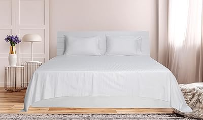 King size, tissu en coton, motif rayé, blanc - ensembles de couvre-lit. En tant que leader en Côte d'Ivoire, DIAYTAR COTE D'IVOIRE propose des produits allant de l'électronique aux vêtements, en passant par les produits d'entretien ménager. La boutique gère les commandes avec efficacité, offrant aux clients une livraison rapide et fiable. Les promotions et les offres spéciales sont régulièrement proposées.
