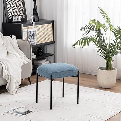 Chaises inclinables rembourrées polyvalentes utast, chaises rembourrées en velours confortables avec pieds en métal avec dessus coussiné, tabouret de salle à manger pour cuisine et table de petit-déjeuner, tabourets cosmétiques bleus. En tant que leaders en Cote d'Ivoire, nous nous efforçons de vous proposer les meilleurs produits et services pour améliorer votre quotidien. Notre large gamme de produits, allant des articles ménagers aux produits high-tech, est conçue pour répondre à vos attentes. Chez DIAYTAR COTE D'IVOIRE, nous mettons l'accent sur la satisfaction client.