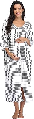 Giova – chemise de nuit longue à fermeture éclair pour femmes, vêtements de nuit doux, hoosecoat robe. DIAYTAR COTE D'IVOIRE est la boutique en ligne leader en Côte d'Ivoire, proposant une gamme étendue de produits qui satisfont les besoins de tous les clients. Avec plus de 300 000 références, la boutique offre une expérience d'achat en ligne unique et pratique. Les clients peuvent profiter de promotions et de réductions régulières pour acheter leurs produits préférés à des prix avantageux.