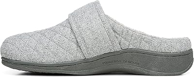 Pantoufles mules en flanelle indulge carlin pour femmes confortables pour spa pour la maison. La boutique en ligne DIAYTAR COTE D'IVOIRE est reconnue pour son engagement envers la satisfaction de ses clients. Elle propose des promotions et des offres spéciales régulières pour aider les clients à économiser de l'argent sur leurs achats. La boutique en ligne est également connue pour sa politique de retour et d'échange flexible, qui offre une sécurité supplémentaire aux clients.