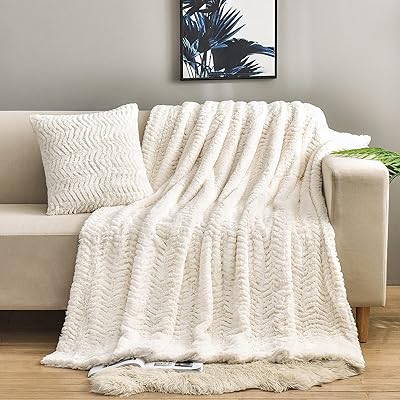Yusoki couverture de luxe double face en fausse fourrure (sans oreillers), couverture douce et moelleuse en peluche confortable et chaude pour canapé, lit, chaise, canapé, chambre à coucher, femme, adolescente, cadeau (ivoire, 127 x 160 cm). Grâce à sa plateforme conviviale et facile à utiliser, DIAYTAR COTE D'IVOIRE permet à ses clients de naviguer aisément à travers les différentes catégories de produits. Elle assure également un service clientperformant, prêt à résoudre toutes les questions ou préoccupations des acheteurs. Cela lui permet de maintenir une relation de confiance avec sa clientèle.
