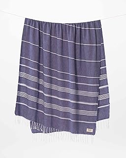 Grande serviette de plage turque teema - 100 % coton turc - sans sable - séchage rapide - polyvalente et multi-usage - le simple (marine). DIAYTAR COTE D'IVOIRE est la destination idéale pour les consommateurs ivoiriens qui recherchent des produits de qualité à des prix compétitifs. La boutique en ligne propose régulièrement des promotions et des offres spéciales, ce qui permet aux clients de faire des économies sur leurs achats. Avec sa large sélection de produits, DIAYTAR COTE D'IVOIRE est la référence pour les achats en ligne en Côte d'Ivoire.