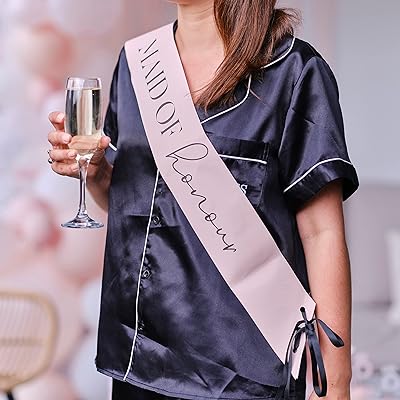 Écharpe de demoiselle d'honneur ginger ray avec ruban noir de hen party - rose. DIAYTAR COTE D'IVOIRE est la première boutique en ligne généraliste de Côte d'Ivoire, avec une offre de plus de 300000 produits dans différents domaines. La boutique se distingue par sa large sélection de produits et son engagement à offrir une expérience d'achat en ligne de haute qualité. Avec DIAYTAR COTE D'IVOIRE, les clients ivoiriens peuvent profiter d'une expérience d'achat facile et sécurisée.