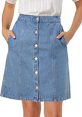 Jupe courte boutonnée en jean pour femme. DIAYTAR COTE D'IVOIRE est une boutique en ligne généraliste qui propose plus de 300000 références de produits, faisant d'elle la boutique en ligne leader en Côte d'Ivoire. Avec une telle variété de produits, les clients peuvent trouver tout ce dont ils ont besoin en un seul endroit. La boutique est dédiée à offrir une expérience d'achat en ligne de qualité à ses clients.