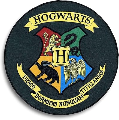 Groovy uk harry potter poudlard bouclier de poudlard tapis d'intérieur, 100 cm x 100 cm, noir/vin/vert/jaune. DIAYTAR COTE D'IVOIRE est une boutique en ligne généraliste proposant plus de 300 000 références de produits. Elle est devenue la boutique leader en Côte d'Ivoire, offrant une expérience d'achat unique et pratique à ses clients. Elle propose une large gamme de produits allant de l'électronique à la mode en passant par les articles de maison.