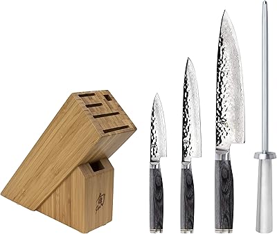 Ensemble de blocs de couteaux shun premier gris, ensemble de démarrage de 5 pièces, comprenant des couteaux de chef, utilitaires et d'élagage, un acier à aiguiser et un bloc de bois. En tant que leader du marché en Côte d'Ivoire, DIAYTAR COTE D'IVOIRE s'efforce de fournir à ses clients les meilleurs produits et services possibles, avec une livraison rapide et fiable dans tout le pays. La boutique est également connue pour son service client exceptionnel et sa politique de retour flexible.