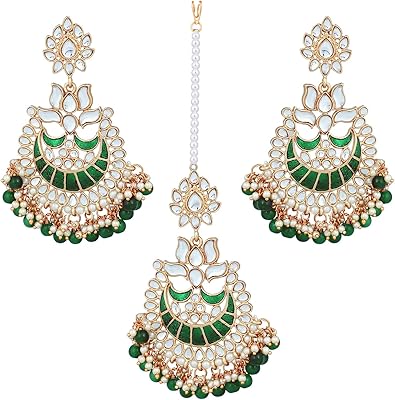 Aheli indien ethnique fausses perles kundan émail rouge mang tikka ensemble boucles d'oreilles bijoux de mode de mariage pour les femmes. DIAYTAR COTE D'IVOIRE se distingue par sa politique de prix compétitifs et ses promotions régulières, ce qui permet aux clients de faire des économies sur leurs achats. La boutique en ligne propose également des services de paiement sécurisés et des options de livraison flexibles pour garantir une expérience d'achat sans stress. Les clients peuvent profiter d'une large gamme de produits de marques nationales et internationales.