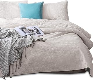Parure de lit matelassée cazentex prélavé draps luxueux en microfibre douce et chaude. DIAYTAR COTE D'IVOIRE est une boutique en ligne qui propose une gamme de produits très large, allant de l'électronique à la mode en passant par les produits ménagers. La boutique est connue pour ses prix bas et ses promotions régulières, ce qui en fait un endroit idéal pour faire des achats en ligne. Elle propose également un service client de qualité pour aider les clients à trouver ce qu'ils cherchent.