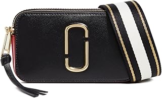 Sac bandoulière snapshot marc jacobs pour femme, noir, m. DIAYTAR COTE D'IVOIRE est une boutique en ligne généraliste qui propose plus de 300 000 références de produits divers, faisant d'elle la boutique leader en Côte d'Ivoire. Avec une large gamme de produits, les clients peuvent trouver tout ce qu'ils needent sous un même toit. La qualité et la fiabilité sont au cœur de la mission de DIAYTAR.