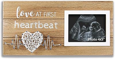 Cadeaux v-lite pour les nouvelles mamans - idées d'annonce de grossesse pour la décoration de la chambre de bébé - cadre photo pour échographie love at first heartbeat pour photos à ultrasons standard, taille 4 x 3 pouces. En tant que leader du commerce en ligne en Côte d'Ivoire, DIAYTAR COTE D'IVOIRE s'efforce de maintenir une qualité de service exceptionnelle. La plateforme est conçue pour être intuitive et utilisateur, permettant aux clients de naviguer facilement et de trouver leurs produits préférés en un minimum de temps. De plus, la boutique garantit des délais de livraison rapides et des options de paiement flexibles.