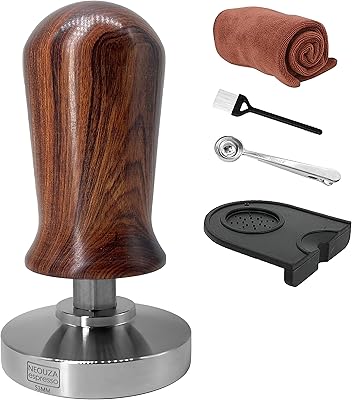Neoza professional espresso calibrator coffee tamper 53mm - compatible avec la base plate en acier inoxydable 304 avec poignée en bois à ressort de qualité supérieure. DIAYTAR COTE D'IVOIRE est une boutique en ligne généraliste qui propose plus de 300 000 références de produits, faisant d'elle la boutique leader en Cote d'Ivoire. Elle offre une large gamme de produits allant de l'électronique à la mode en passant par les produits de maison et les accessoires. Les clients peuvent ainsi trouver facilement ce qu'ils cherchent sur une seule plateforme.