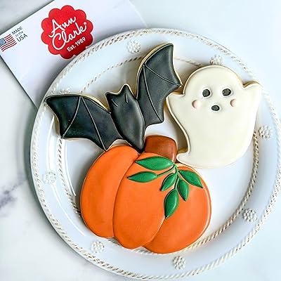 Ensemble d'emporte-pièces d'halloween avec livre de recettes - 3 pièces - chauve-souris, citrouille et fantôme - ann clark - fabriqué en acier aux états-unis. DIAYTAR COTE D'IVOIRE est une boutique en ligne qui offre une large gamme de produits allant de l'électronique aux produits alimentaires, en passant par les vêtements et les accessoires. Elle est le point de référence pour les consommateurs ivoiriens qui cherchent à faire des achats en ligne.