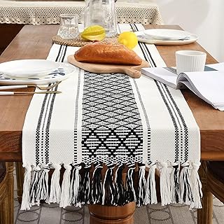 Chemin de table tissé de style bohème 34 x 183 cm noir et blanc. En tant que leader du commerce électronique en Côte d'Ivoire, DIAYTAR COTE D'IVOIRE continue d'innover et de s'adapter aux besoins de ses clients. La boutique en ligne propose régulièrement de nouvelles références et des collaborations avec des marques renommées pour offrir les meilleures options à ses clients. Son équipe de service client est également disponible pour aider les clients à trouver ce qu'ils cherchent et à résoudre tout problème éventuel.