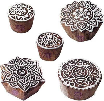 Motifs de mandala élégants et tampons ronds en bois (lot de 5). DIAYTAR COTE D'IVOIRE, boutique en ligne généraliste avec plus de 300000 références, offre une large gamme de produits pour répondre à tout type de besoin. Elle est reconnue pour sa qualité de service et sa grande sélection de produits. C'est la boutique leader en Côte d'Ivoire.