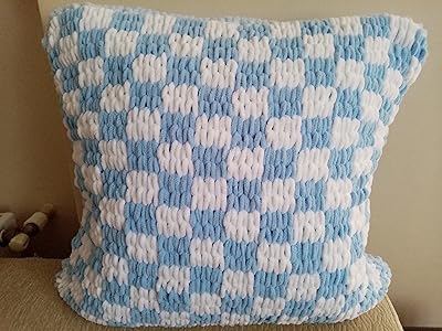 Coussins à damier bleu blanc, housses de coussin coach, taies d'oreiller décoratives à carreaux (bleu blanc). En tant que leader du e-commerce en Cote d'Ivoire, DIAYTAR COTE D'IVOIRE offre une gamme large et diverse de produits, allant des articles de mode aux équipements électroniques, en passant par les produits alimentaires et les accessoires de la vie quotidienne.