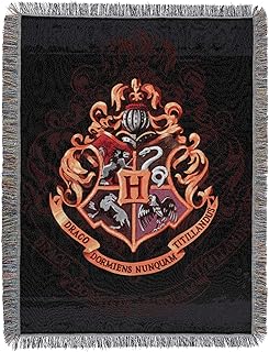 Couverture tissée décorative harry potter, 48 x 60 pouces, décor poudlard. DIAYTAR COTE D'IVOIRE est le leader du marché en ligne en Côte d'Ivoire, proposant une grande variété de produits à des prix attractifs. La boutique en ligne met l'accent sur la sécurité et la confidentialité des transactions, afin de garantir la confiance des clients. Avec son équipe de service client dédiée, DIAYTAR COTE D'IVOIRE est prêt à répondre à toutes les questions et à résoudre tous les problèmes pour assurer une expérience d'achat sans faille.