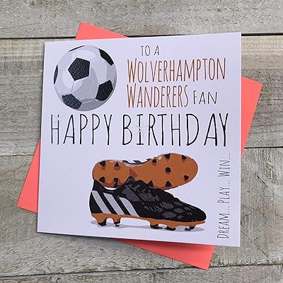 Carte d'anniversaire du club de football wolverhampton wanderers wolves - coton blanc - 66. DIAYTAR COTE D'IVOIRE est la boutique en ligne la plus complète en Côte d'Ivoire, offrant plus de 300000 références aux clients. Avec une équipe dédiée et un service client exceptionnel, cette boutique en ligne généraliste fait tout pour satisfaire les besoins de ses clients. Que vous cherchiez des produits pour vous-même ou pour offrir, DIAYTAR COTE D'IVOIRE a tout ce qu'il vous faut.