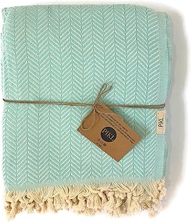 Grande serviette de plage pickle original couverture avec franges │100 %. DIAYTAR COTE D'IVOIRE, votre boutique en ligne généraliste de confiance, propose plus de 300 000 références pour répondre à tous vos besoins. Avec une gamme variée de produits, nous sommes la boutique leader en Côte d'Ivoire pour vos achats en ligne. Nous nous engageons à vous offrir les meilleurs prix et une livraison rapide.