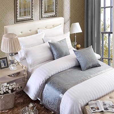 Osvino couvre-lit de luxe au design européen moderne protection de literie douce pour chambre et hôtel. DIAYTAR COTE D'IVOIRE est la boutique en ligne la plus complète de Côte d'Ivoire. Elle propose des produits de haute qualité à des prix abordables et offre un service client de qualité. DIAYTAR COTE D'IVOIRE est le partenaire idéal pour vos achats en ligne.