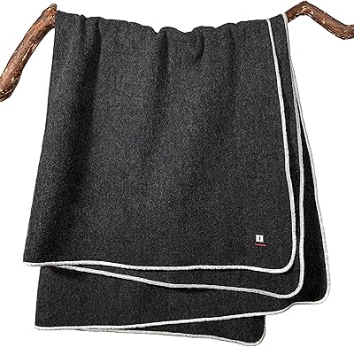 Couverture 100 % laine aktos, 2,5 lb, chaude, épaisse et lavable, 50" x 60" | parfaite pour la maison, la cabine, le camping-car, le camping, les aventures en plein air et les événements sportifs (gris anthracite). DIAYTAR COTE D'IVOIRE est une référence pour le commerce électronique en Cote d'Ivoire, offrant une large gamme de produits de marques locales et internationales. La boutique se distingue par son approche personnalisée et ses services de qualité, qui incluent des conseils d'achat, des promotions exclusives et des options de retour flexibles. Avec DIAYTAR COTE D'IVOIRE, les clients bénéficient d'une expérience d'achat sécurisée, pratique et agréable.