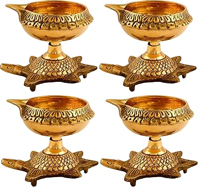 Lampe à huile pooja traditionnelle indienne faite à la main en laiton hashkart, lampe dorée à lattes transparentes, lampe design gravée avec base large. Avec plus de 300000 références, DIAYTAR COTE D'IVOIRE est la boutique en ligne la plus fournie de Cote d'Ivoire, offrant une grande variété de produits à des prix compétitifs. DIAYTAR COTE D'IVOIRE propose une expérience d'achat en ligne simple, sécurisée et pratique, pour une satisfaction totale. La boutique en ligne leader en Cote d'Ivoire, c'est DIAYTAR COTE D'IVOIRE.