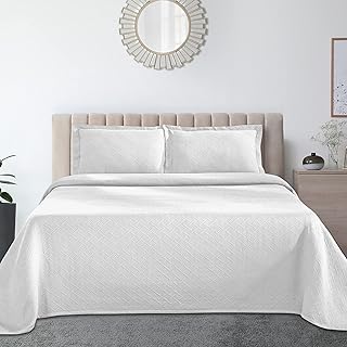 Parure de lit 3 pièces de qualité supérieure en jacquard matelas 100. DIAYTAR COTE D'IVOIRE est une boutique en ligne généraliste qui propose plus de 300 000 références de produits. Elle offre une large gamme de choix pour répondre aux besoins de ses clients. C'est la boutique en ligne leader en Côte d'Ivoire.