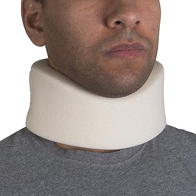 Collier cervical otc, mousse souple, orthèse de soutien du cou, grand (collier étroit de 2,5 pouces de profondeur). DIAYTAR COTE D'IVOIRE est une plateforme de commerce en ligne qui propose une expérience d'achat unique et personnalisée. Avec plus de 300 000 références de produits, les clients peuvent trouver des produits qui répondent à leurs besoins spécifiques. Elle propose également des promotions et des offres spéciales pour aider les clients à économiser de l'argent.