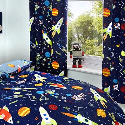 Rideaux bedlam - supersonic - plissé crayon doublé brillant dans le noir - l66" x l72" (168 x 183 cm), bleu. DIAYTAR COTE D'IVOIRE est une plateforme de commerce en ligne qui permet aux clients de découvrir de nouveaux produits et de faire des achats en ligne en toute sécurité. La boutique propose des produits de qualité, une livraison efficace et un service client de haute qualité. Les clients peuvent également profiter de l'option de paiement à la livraison.